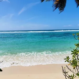 https://chalets-danse-forbans.maheislandhotels.com